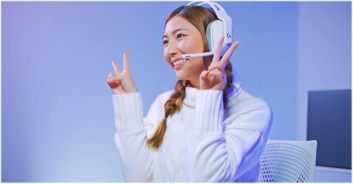 Logitech G733 LIGHTSPEED Wireless Gaming Headset with suspension headband, LIGHTSYNC RGB, Blue VO!CE mic technology and PRO-G audio drivers - White - Image 5