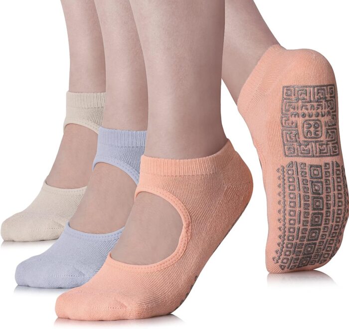 unenow Non Slip Grip Yoga Socks for Women with Cushion for Pilates, Barre, Home